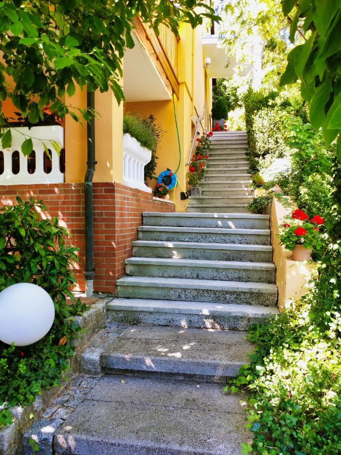 Mediterran-Skandinavisch - Outdoorwhirlpool Ganzjaehrig Burgthann Экстерьер фото